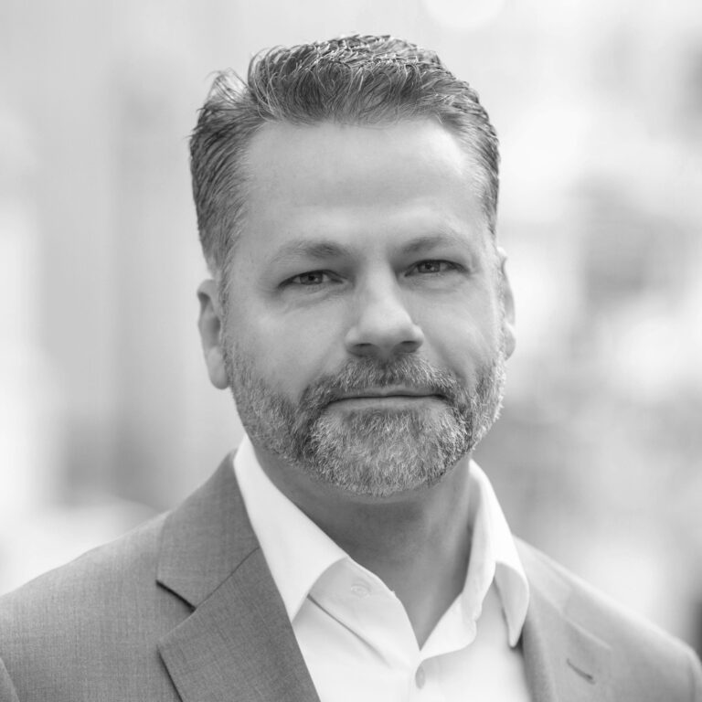 Headshot Robert Stevenson